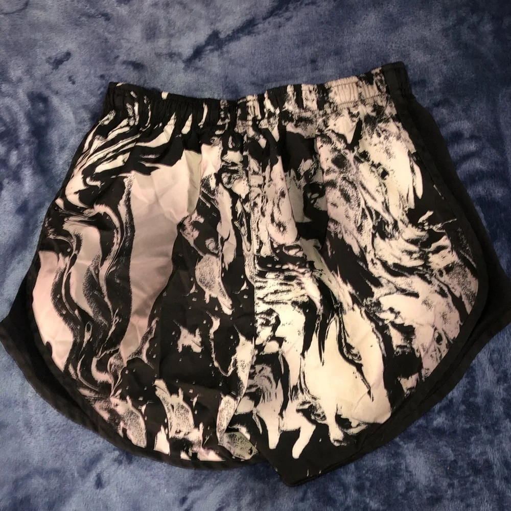 Marble Women’s Nike Shorts - Picture 4 of 5